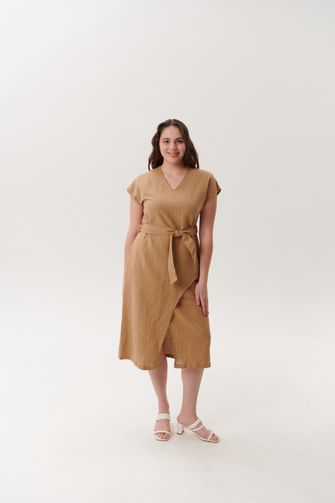Платье льняное коричневое с разрезом и поясом